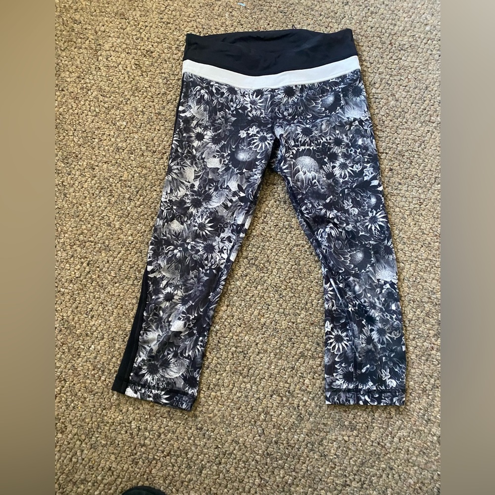 Lululemon athletica cropped leggings